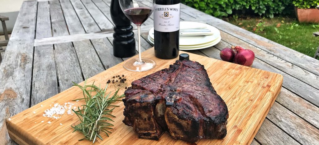 Albers Food x BJR – 1.8 kg Porterhouse aus Nebraska Albers Food BJR Björn Bittner Porterhouse Greater Omaha Gold Label US Beef mit Tyrrells Wines Shiraz Australien Hunter Valley 2009 Wein Food Pairing Riedel Fatto a Mano Glas Header