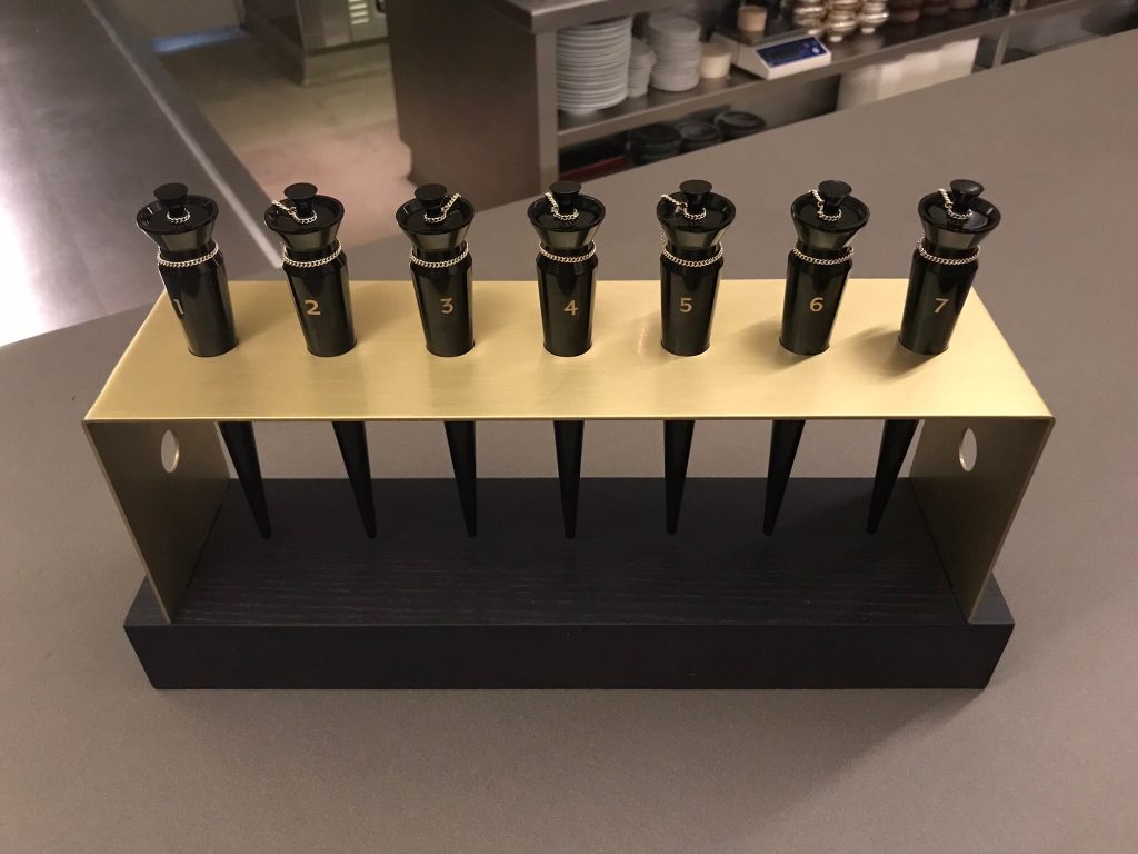 Weinkarte mal anders! Weinkarte im Luxushotel SOFIA in Barcelona mit Parfüm