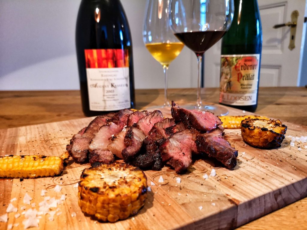 Albers Food x BJR – Greater Omaha Ribeye Albers Food BJR Le Bouquet BEEF N WINE Sylt BBQ Ribeye Dr Loosen Riesling Erdener Prälat Auslese August Kesseler Spätburgunder Rüdesheimer Berg Schlossberg Pinot Noir Westerland