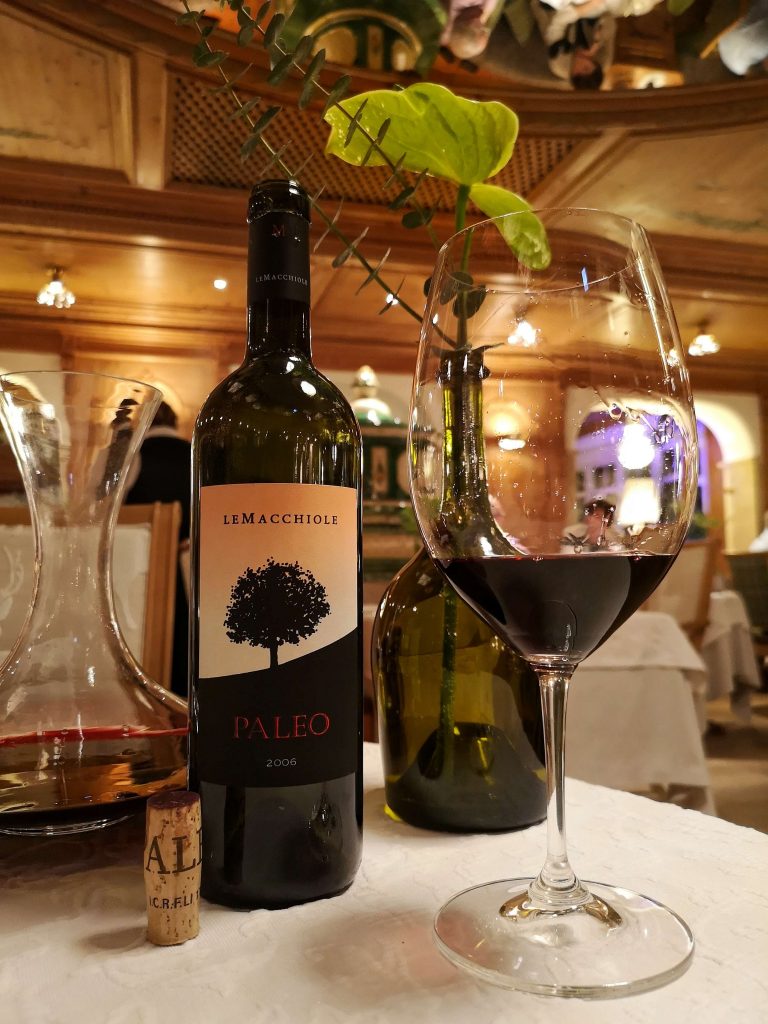 STOCK Weinwoche Zillertal Finkenberg Spa Wellness Wein Paleo Le Macchiole Cabernet Franc Weinglas Dekanter Decanter Tuscany Blogheri