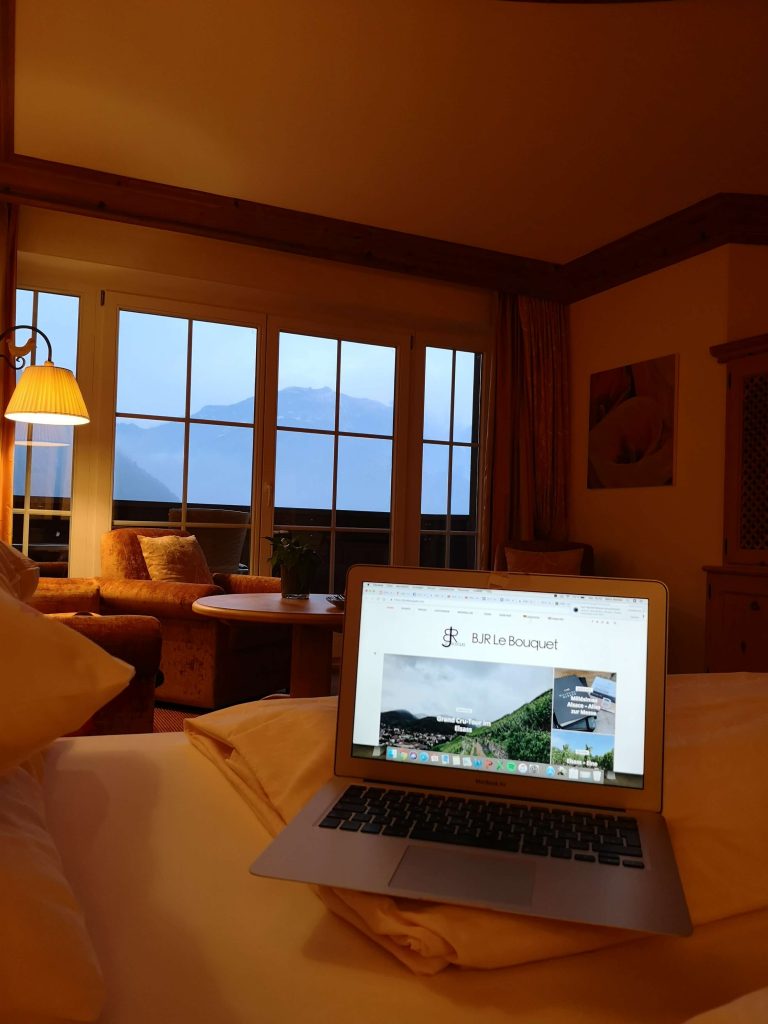 STOCK Weinwoche Zillertal Blog Finkenberg Spa Wellness Wein Suite Room BJR Le Bouquet Macbook