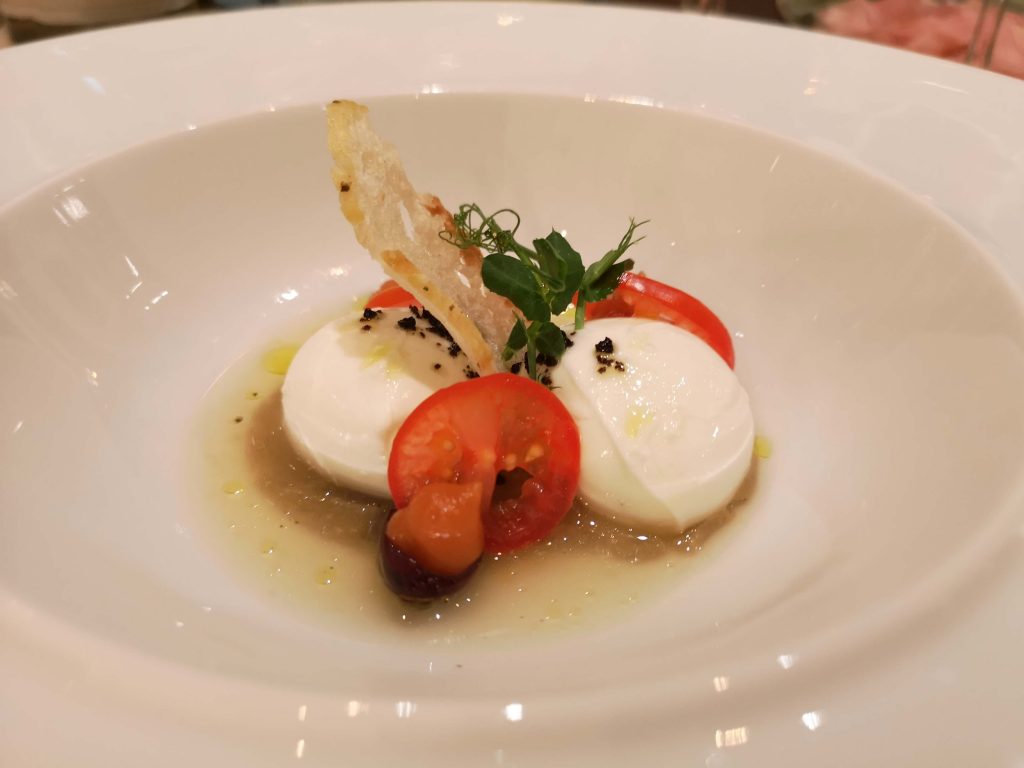 Somm vs Blogger The Last Battle Steigenberger Grandhotel Petersberg Ferdinand Wein Restaurant Tomate Burrata Vorspeise