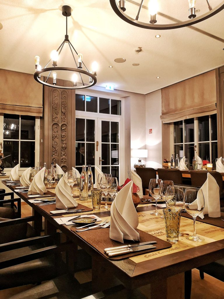 Big Bottle Steigenberger Grandhotel Petersberg Somm vs Blogger Ferdinands Wein Restaurant