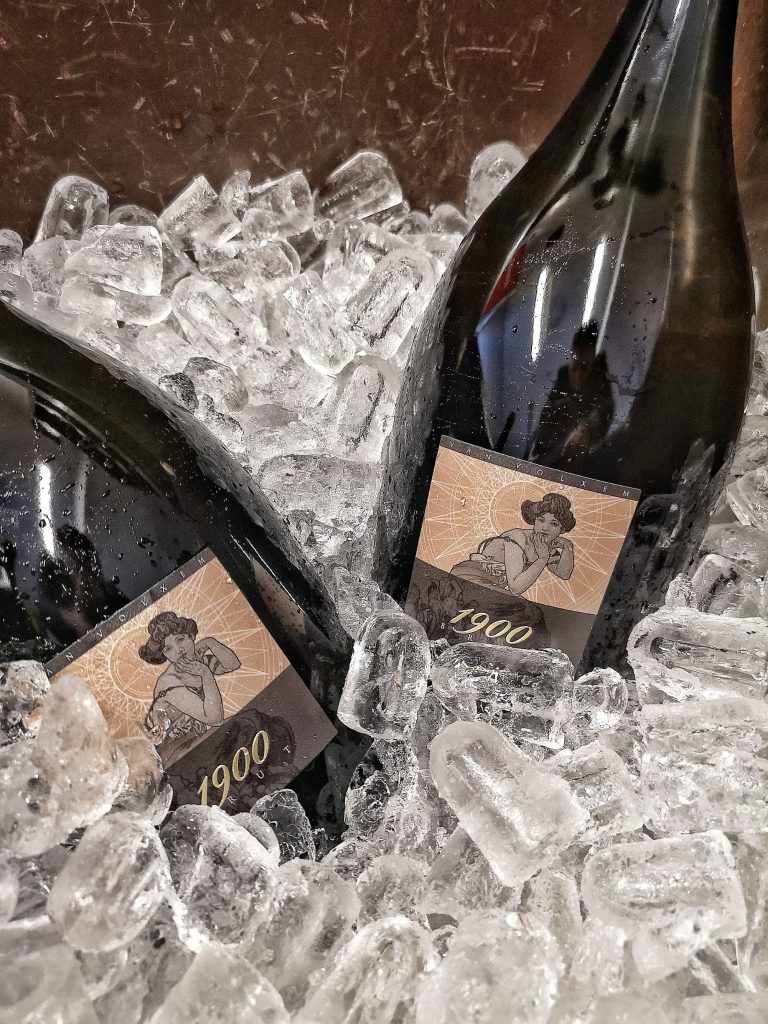 Big Bottle Steigenberger Grandhotel Petersberg Somm vs Blogger Van Vollem Roman Niewodniczanski Bitburger Gerolsteiner Sekt 1900