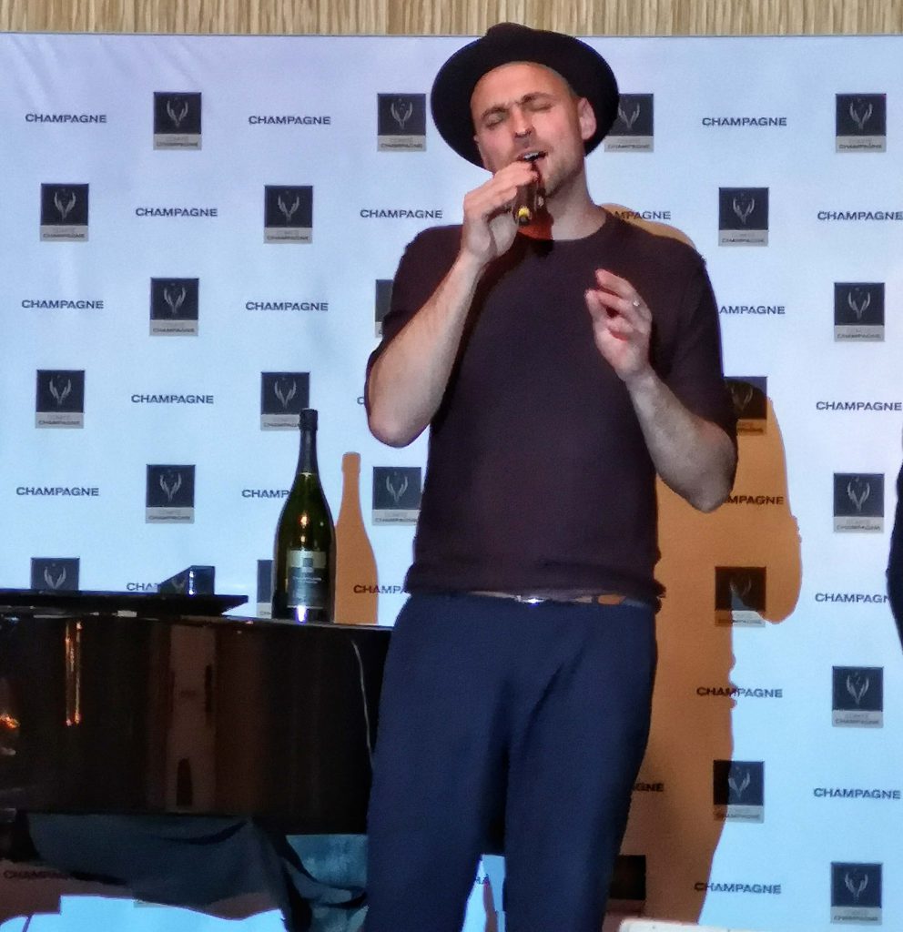 Champagner Preis Lebensfreude 2019 Louis C Jakob Hamburg Comite Champagne Max Mutzke Sänger Preisträger Carolin Kebekus Cant Wait until tonight Stefan Raab