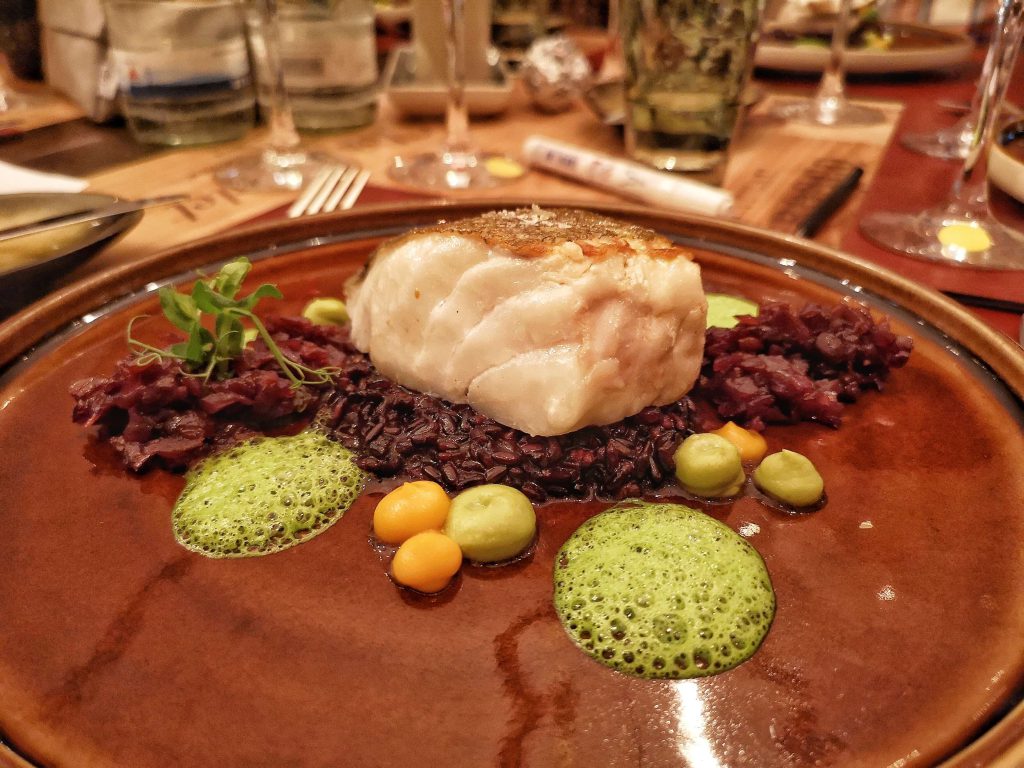 Steigenberger Grandhotel Petersberg Somm vs Blogger Event Wein Königswinter Skrei Kabeljau Dinner Hauptgang