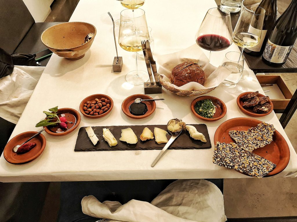 Mraz & und Sohn Wien Michelin Stern Käse Käsewagen Auswahl Radieschen