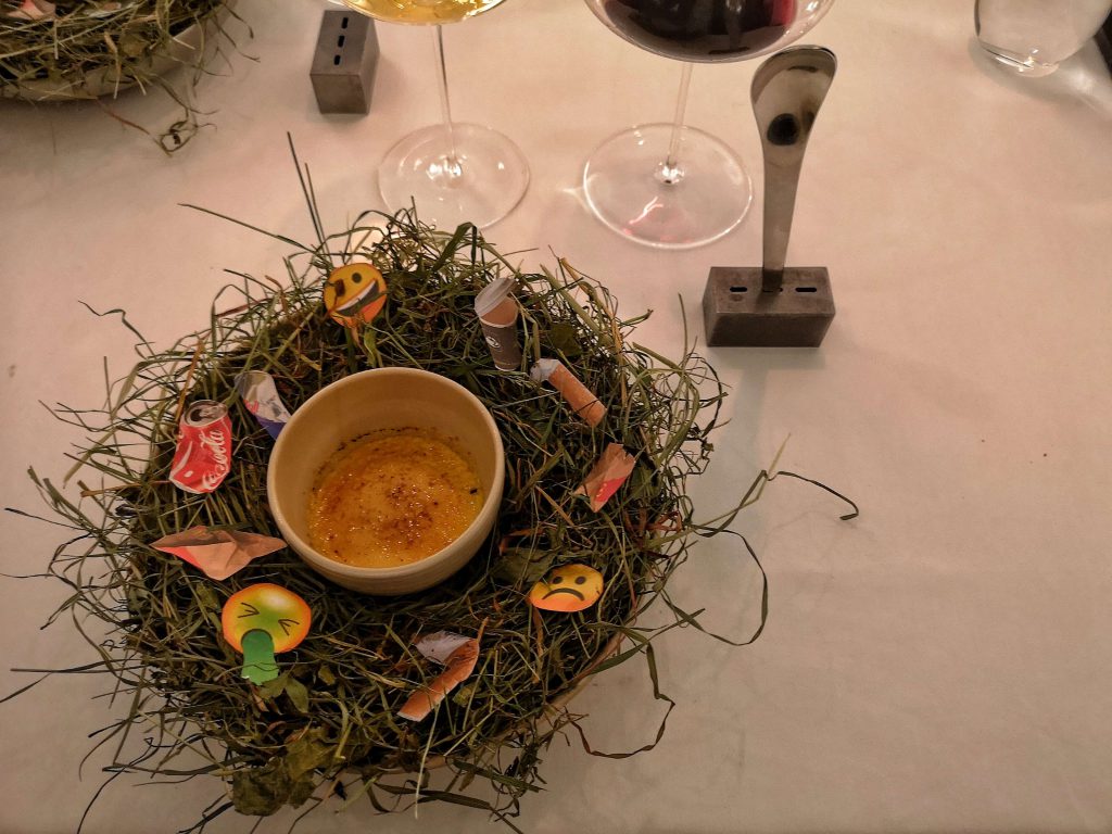 Mraz & und Sohn Wien Michelin Stern Emoji ALMWIESE 2050 Dessert Creme Brulee