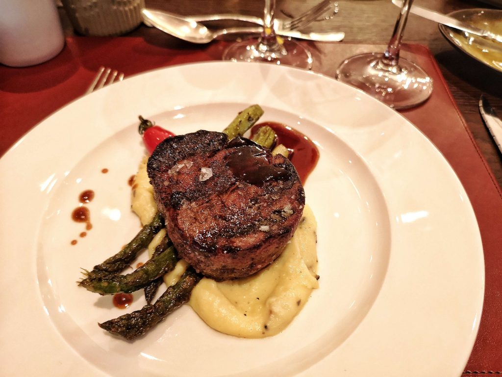 Steigenberger Grandhotel Petersberg Somm vs Blogger BBQ Wein Black Angus Filet Trüffel Spargel