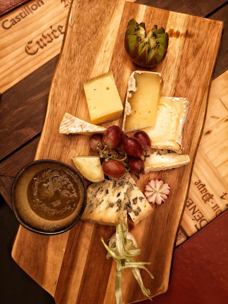 Steigenberger Grandhotel Petersberg Somm vs Blogger BBQ Wein Käse Käseplatte Auswahl
