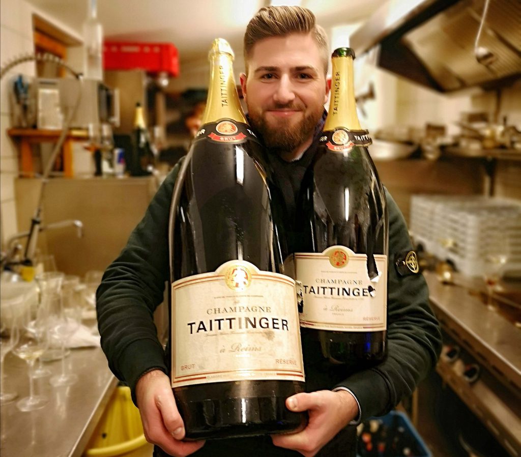 Flaschengrößen: Größe spielt eine Rolle Flaschengrößen Taittinger BJR Le Bouquet Björn Bittner Champagne Bistro Bad Wiessee Tegernsee Von Preysing Nebukadnezar