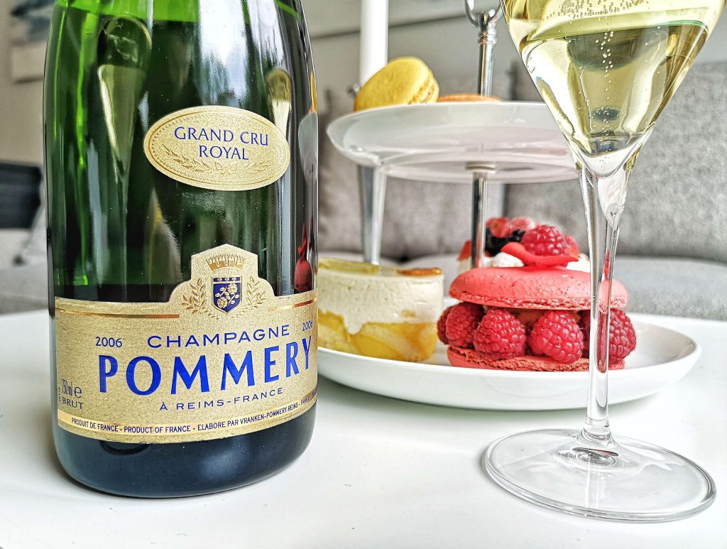Pommery CHampagner Champagne VIntage 2006 Vintage Macaron Pure Freude Petit Four Grand Cru