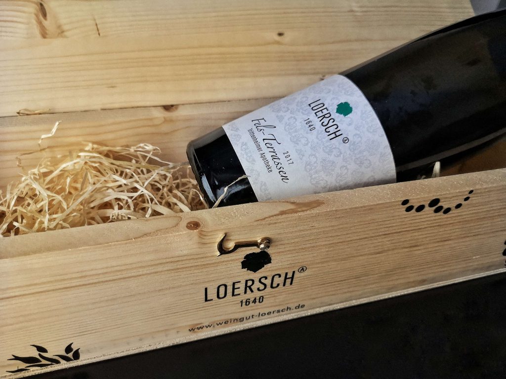 SOMM vs. BLOGGER – Big Bottle 2.0 im Steigenberger Petersberg Steigenberger Big Bottle 2.0 Grandhotel Petersberg Loersch Riesling Fels Terrassen Trittenheimer Apotheke Spätlese Holzkiste OHK