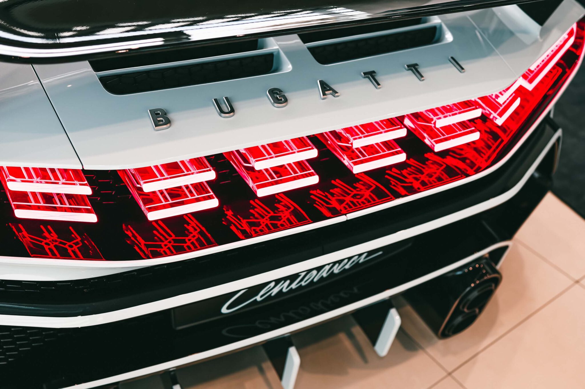 Bugatti Centodieci – 110 für Millardäre Bugatti Centodieci Heckansicht Heck