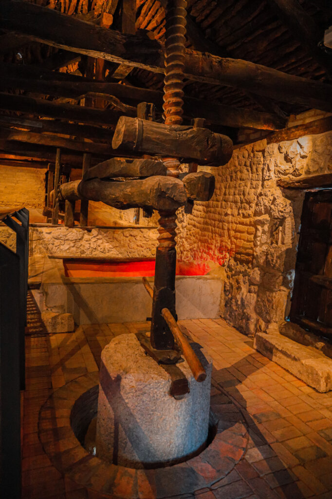 Tinto Pesquera Press Wine Antique